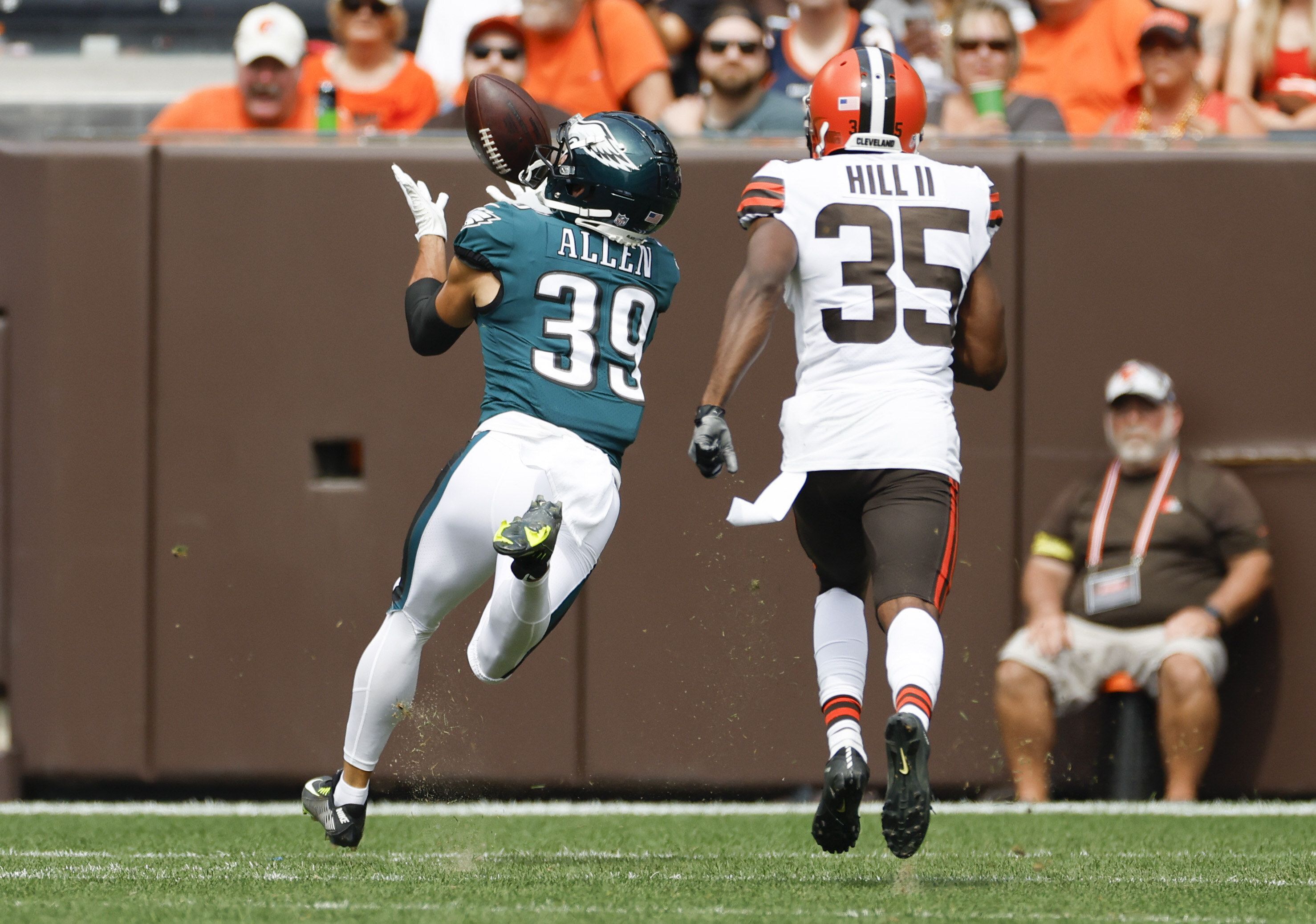 Philadelphia Eagles wide receiver Devon Allen (39) warms up before