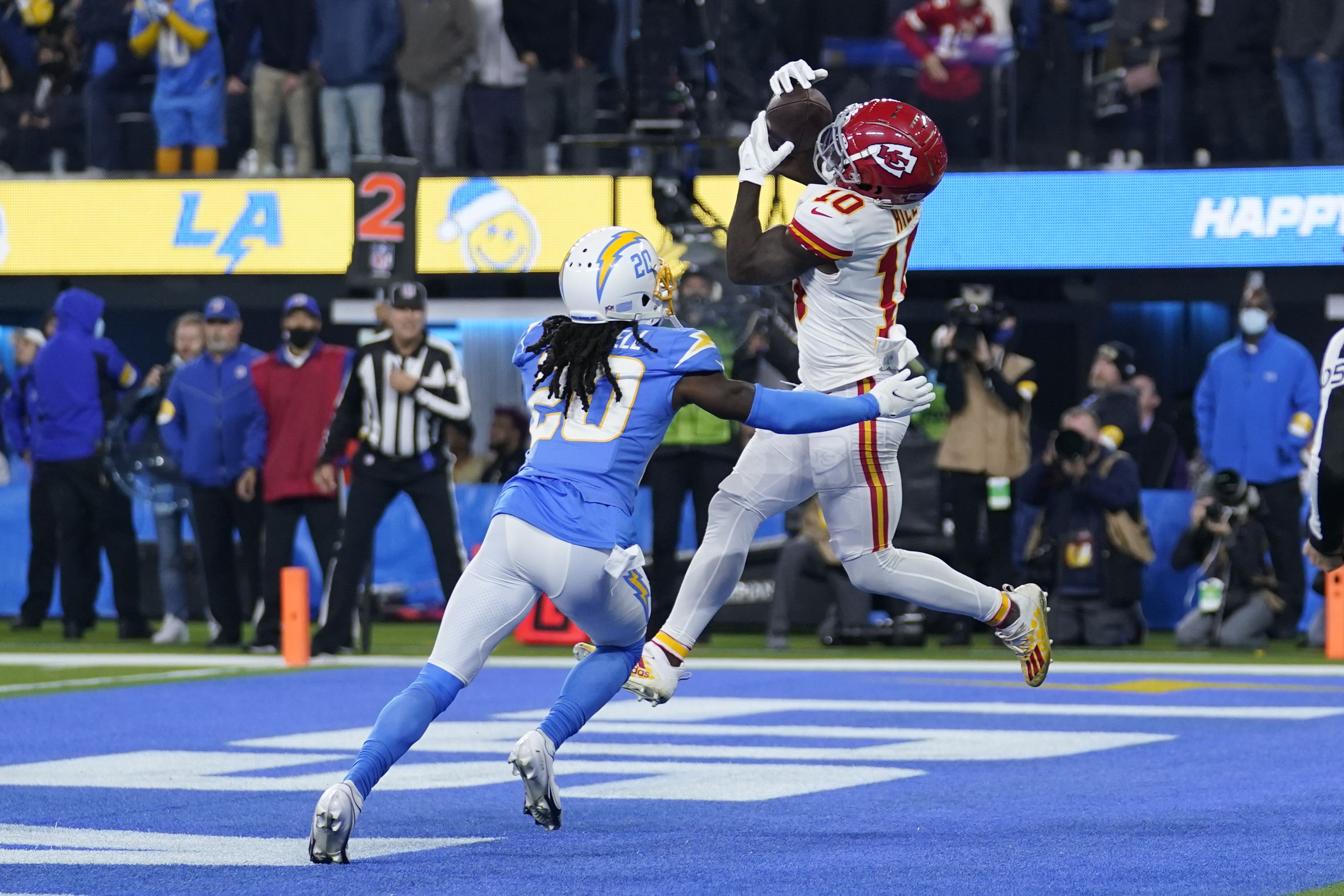 Travis Kelce, Tyreek Hill and Tyrann Mathieu Earn AP First Team