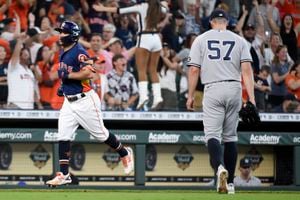 Altuve's 3-run homer in 9th caps Astros' rally past Yankees