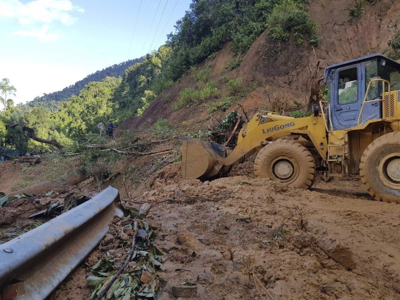 Typhoon, landslides leave 35 dead, dozens missing in Vietnam