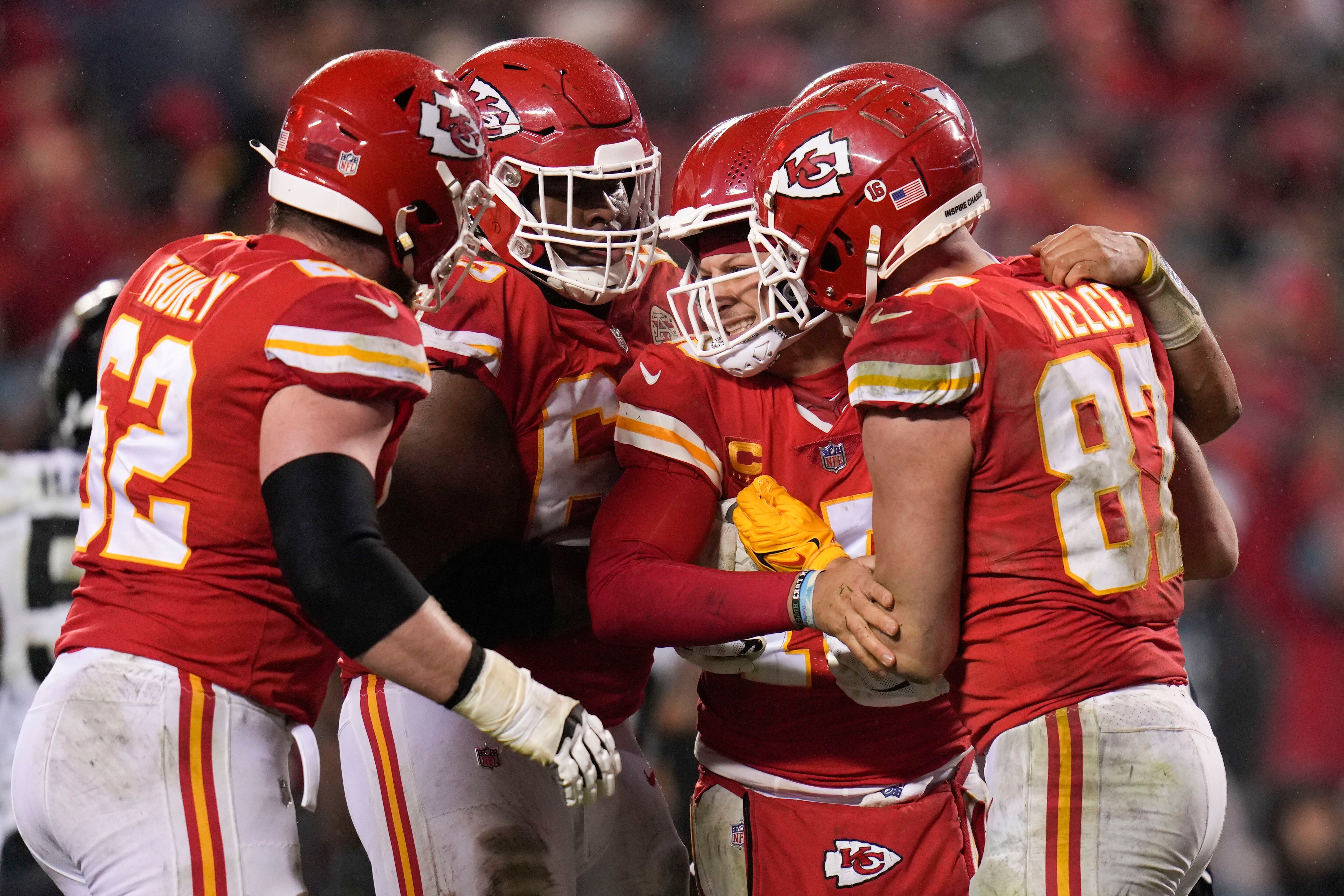 Chiefs' Edwards-Helaire on IR; Smith-Schuster back to practice