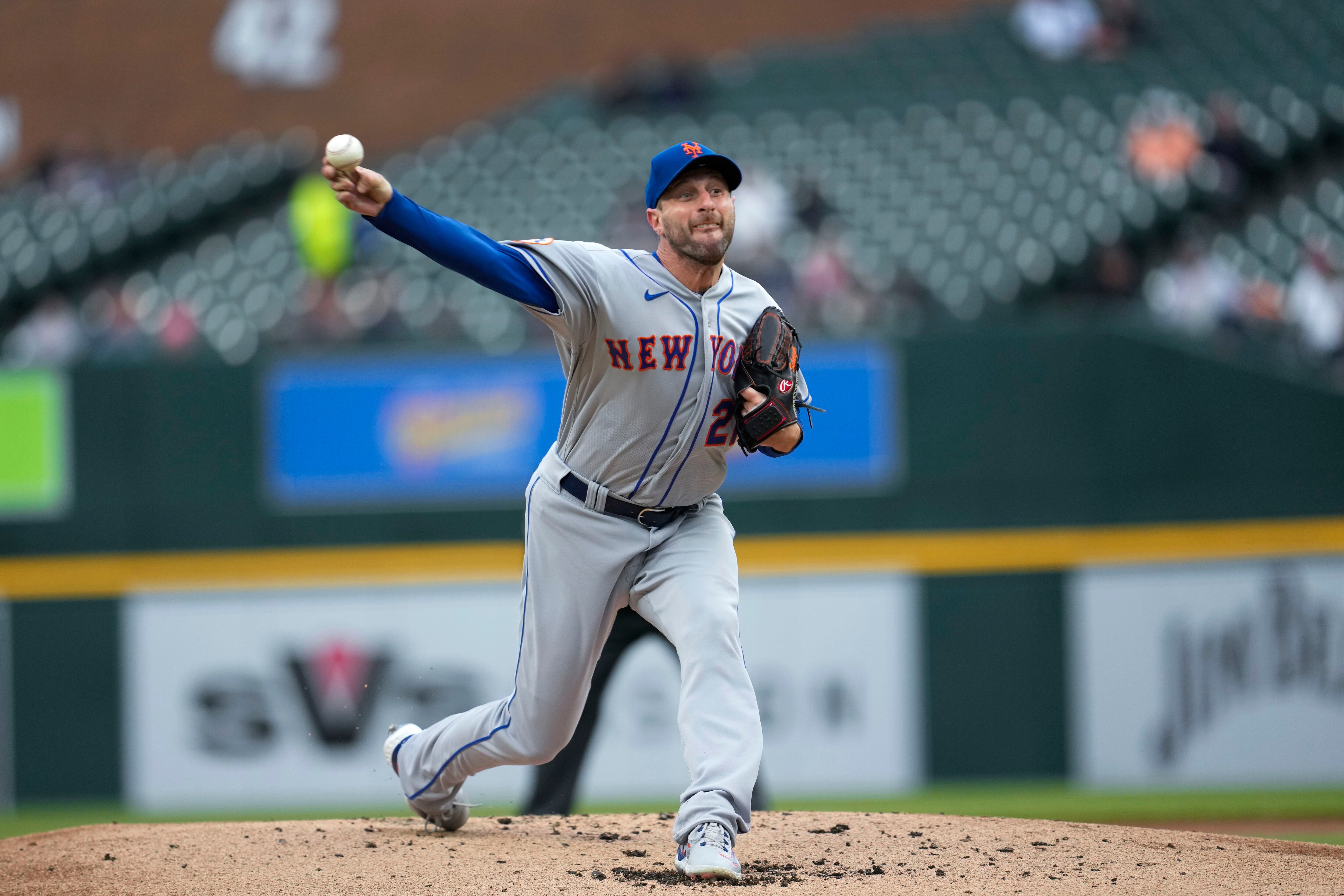 New York Mets Relievers Caught With Sticky Hands - Sports