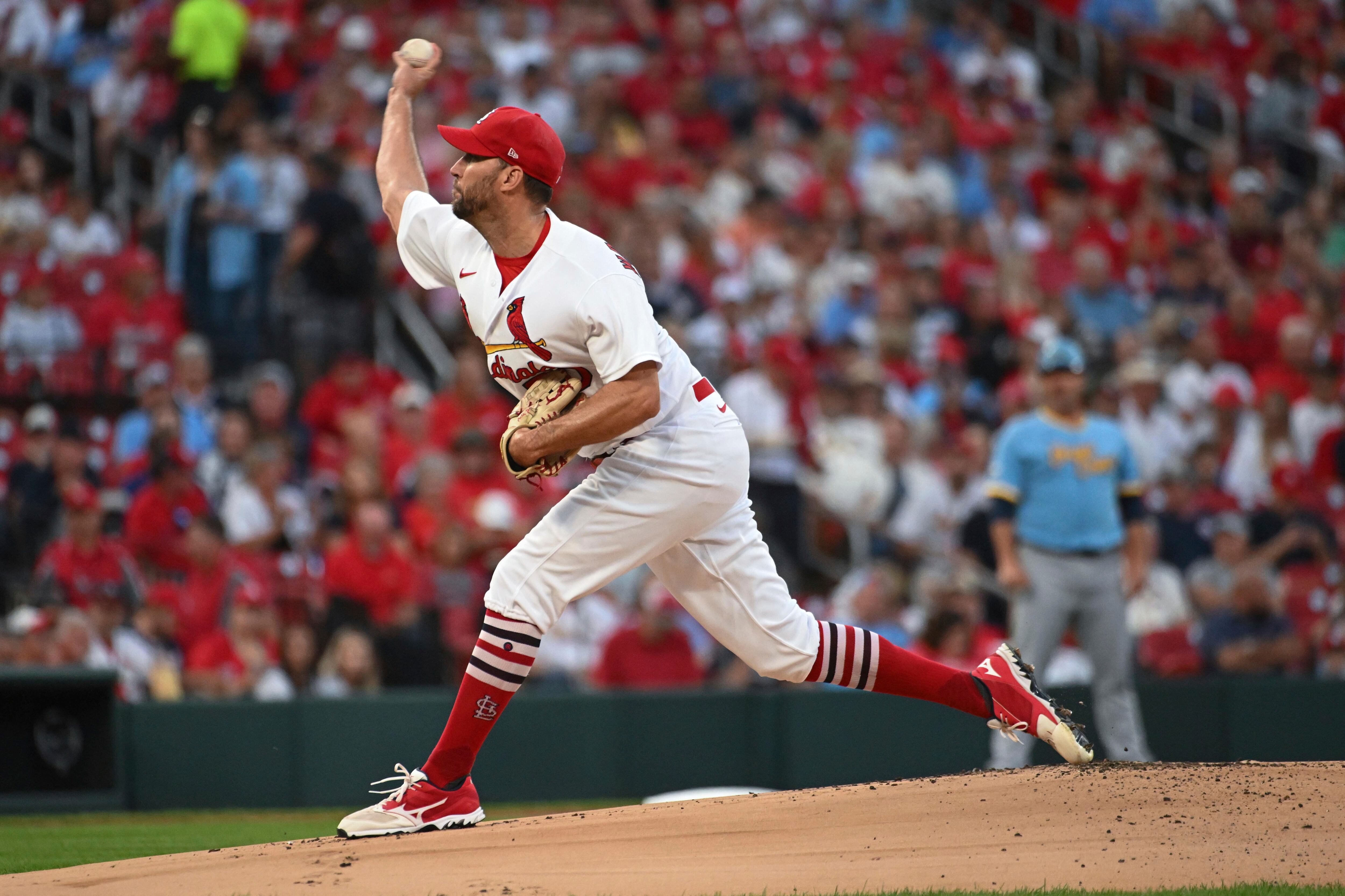 Former Cardinal 2B Kolten Wong salutes St. Louis fans in farewell