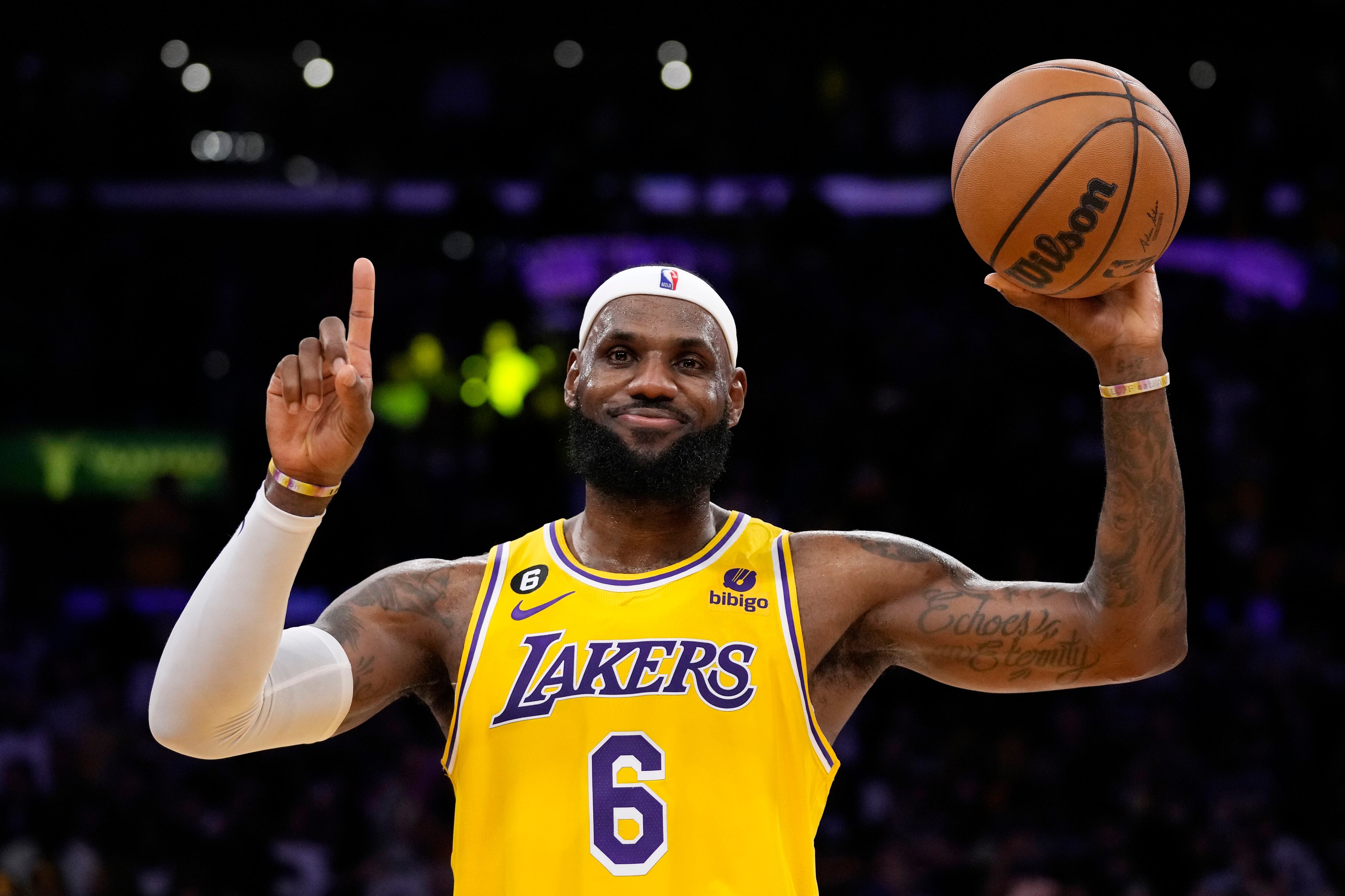 Lebron James/ King James/ Miami Beach/ Lakers/ Basketball/ 