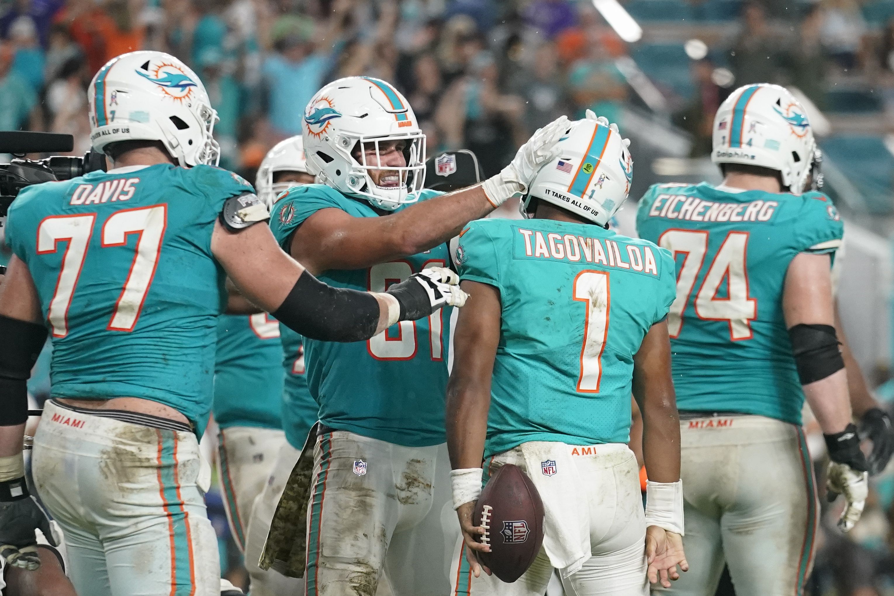 Miami Dolphins offensive lineman Robert Hunt (68) runs onto the field as he  is introduced to the fans before an NFL football game between the Houston  Texans and the Miami Dolphins, Sunday