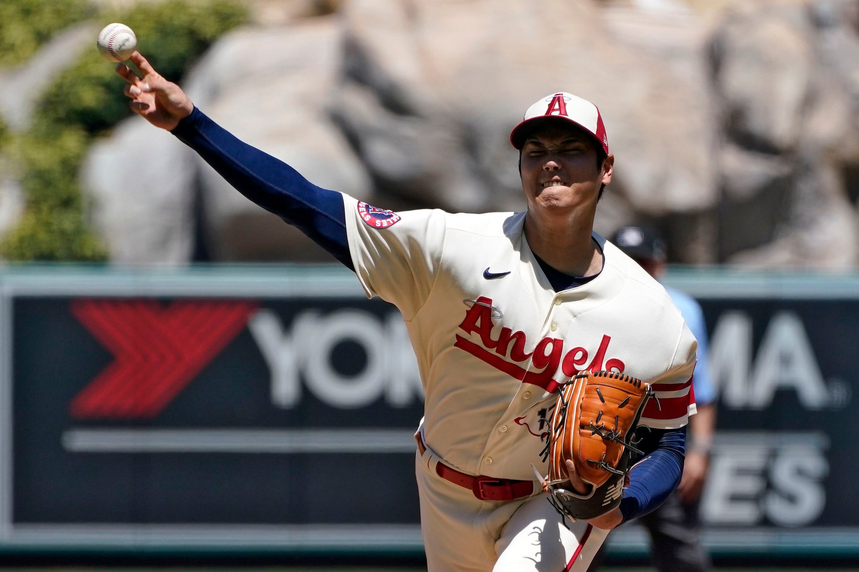 MLB on X: .@Angels announce Shohei Ohtani has been diagnosed with a tear  in the ulnar collateral ligament of his right elbow and will not pitch  again this season.  / X