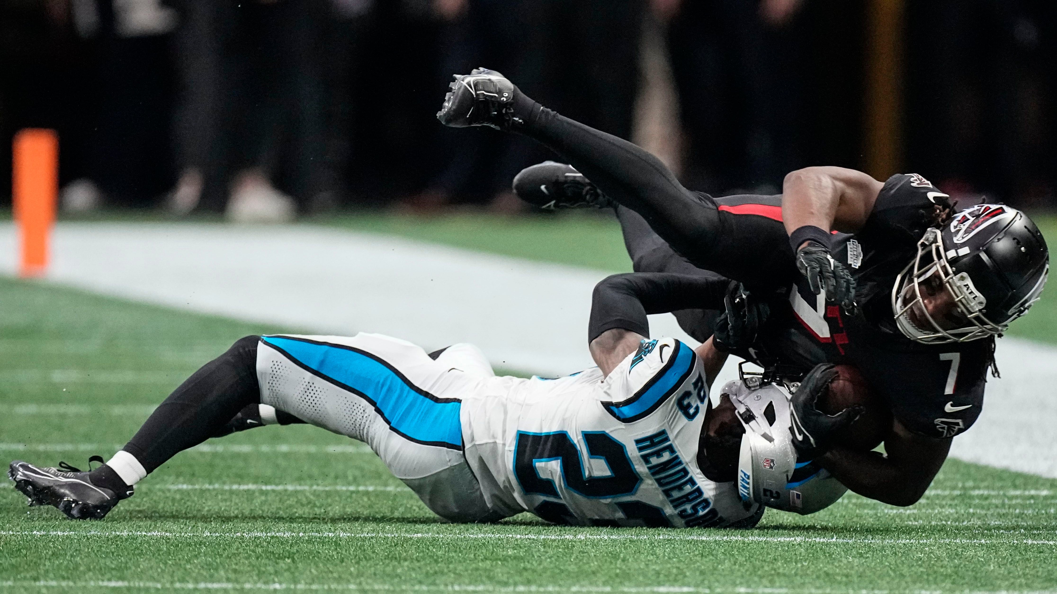 Robinson outshines top pick Bryce Young as Falcons knock off Panthers 24-10