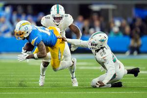 Dolphins brace for snow, cold in AFC East showdown at Bills