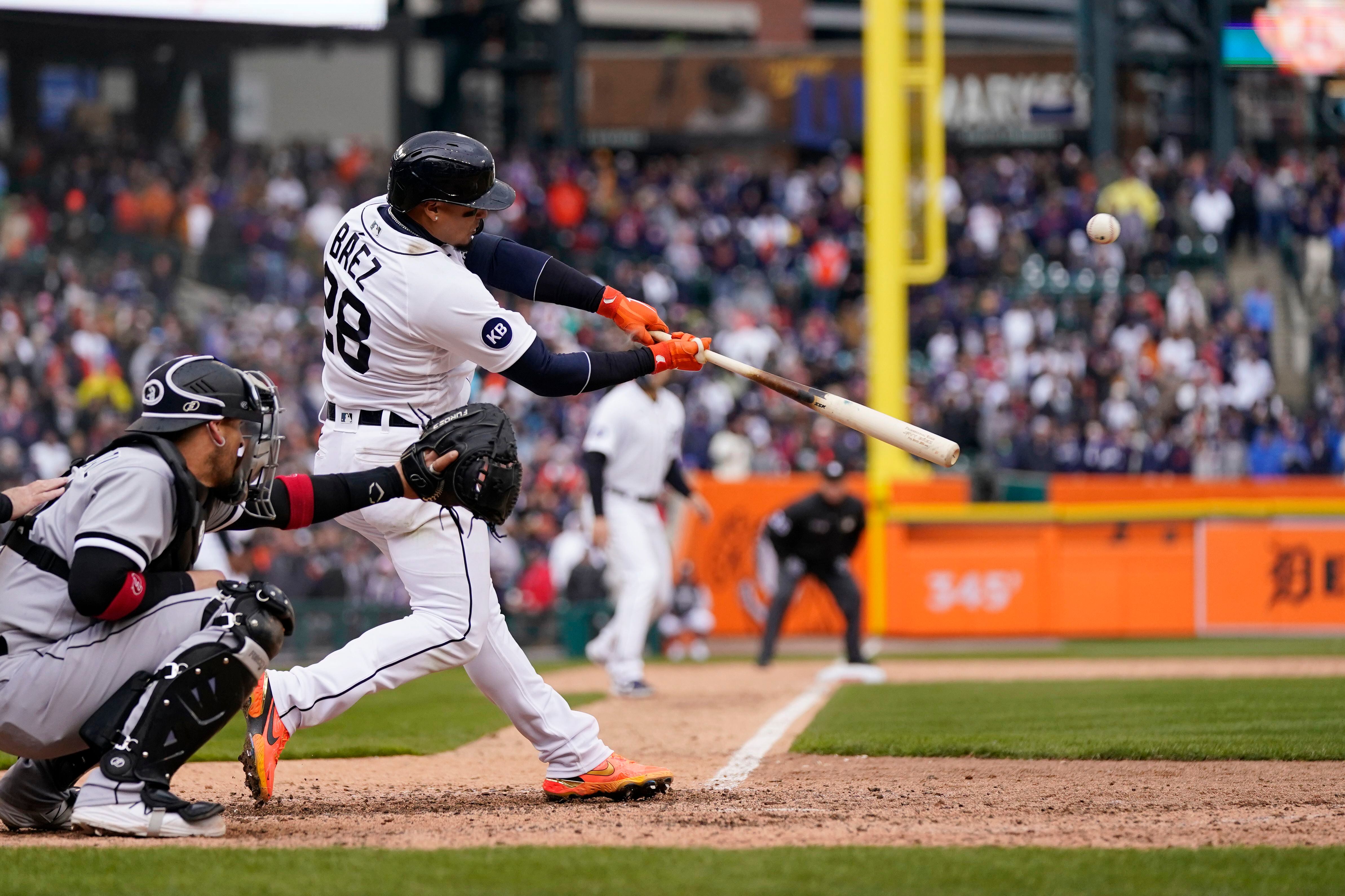 Baez plays hero in Tigers' win over White Sox