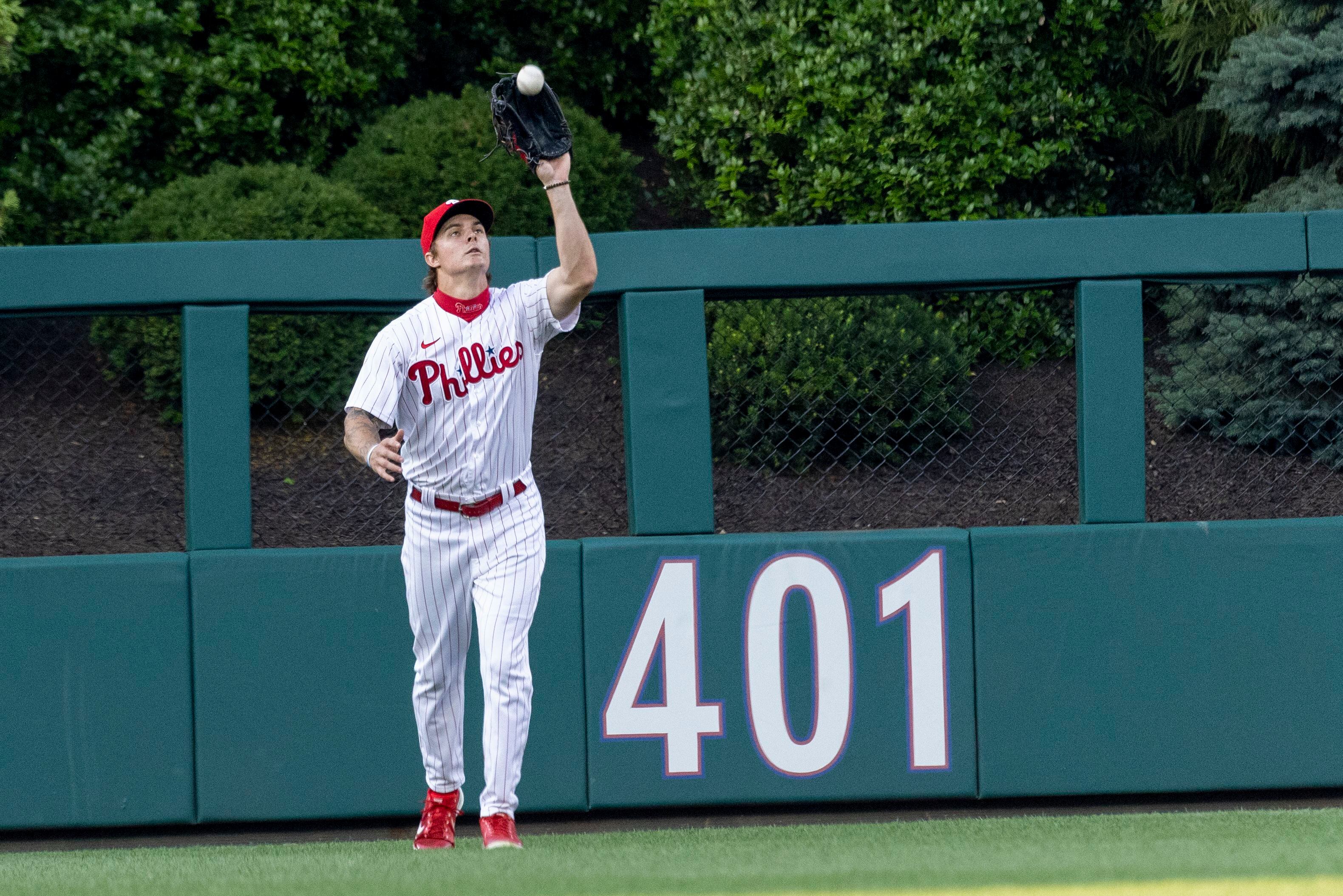 Hoskins' RBI in 9th rallies Phillies past Marlins 3-2 – KGET 17