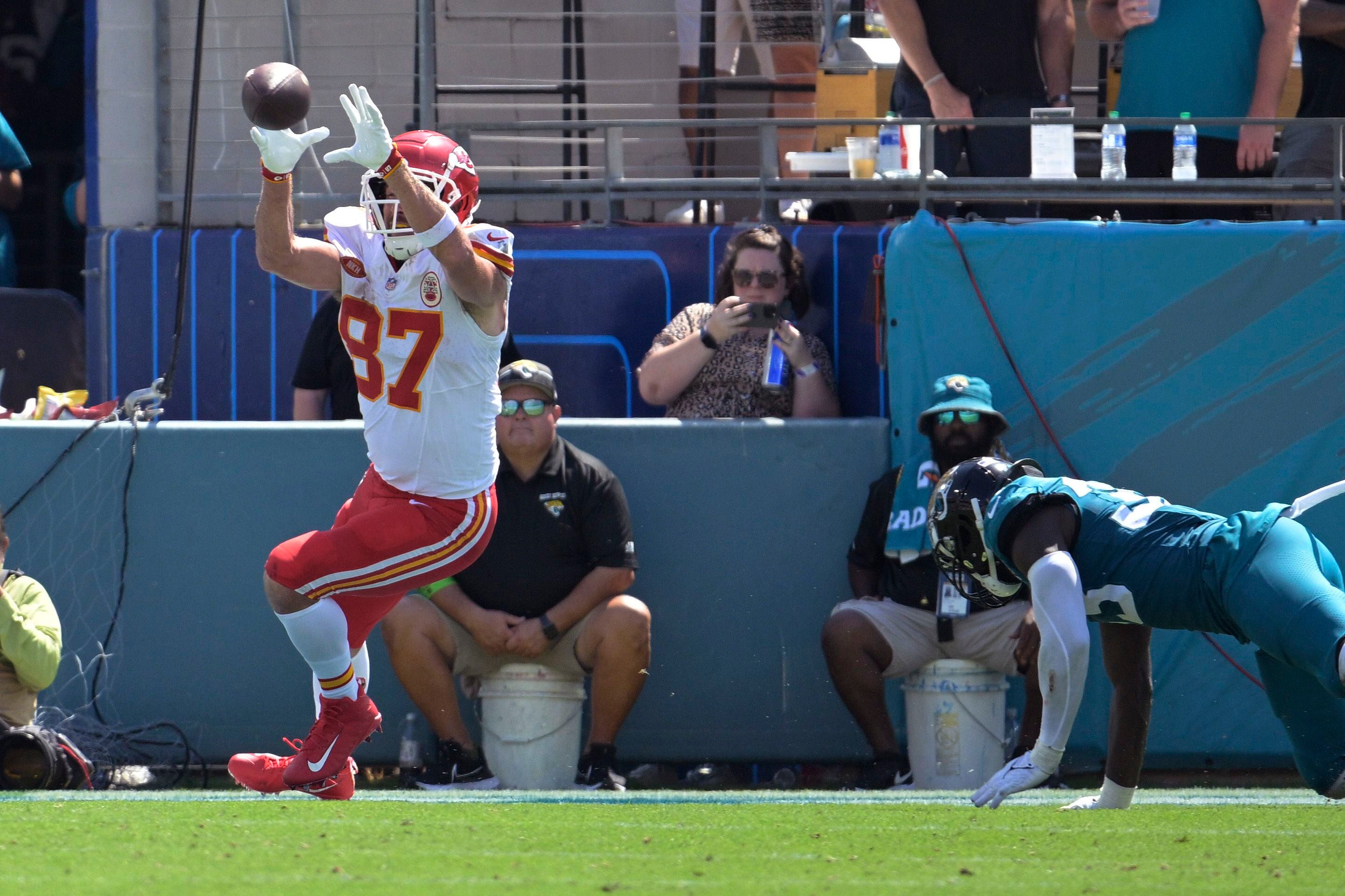 Chiefs overcome mistakes to beat Jaguars 17-9, Kansas City's 3rd